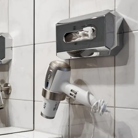 5, Direkt Am Bahnhof * آخن