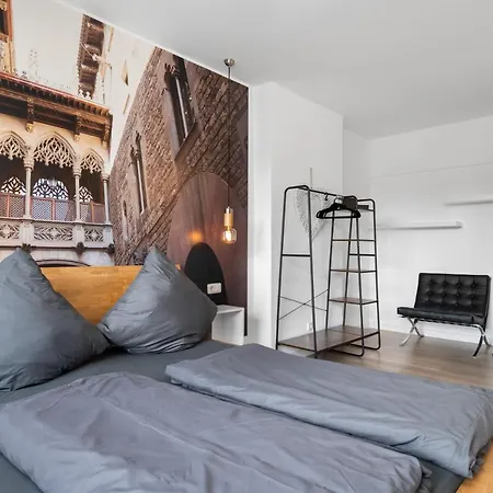 5, Direkt Am Bahnhof Apartment *