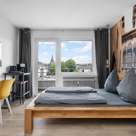 شقة 5, Direkt Am Bahnhof